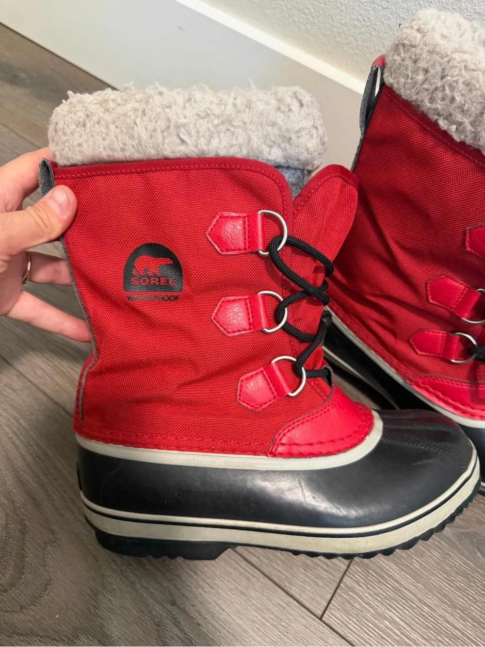 SOREL red and black snow boots waterproof with washable inserts size USA 5